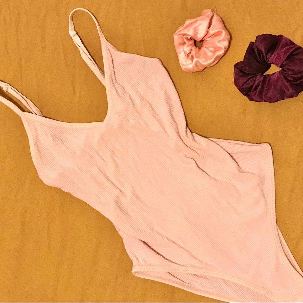 💚2 for $20 pale peach pink cotton cami bodysuit🍑